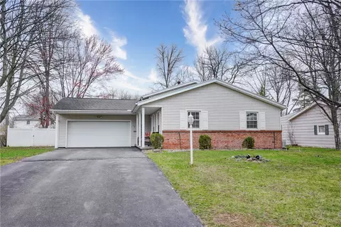 46 Alderwood Ln, Greece, NY 14615