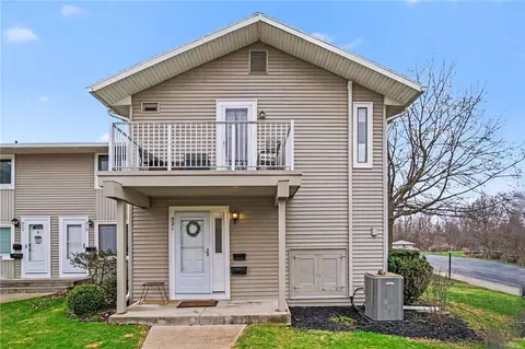 521 Eastbrooke Ln, Rochester, NY 14618