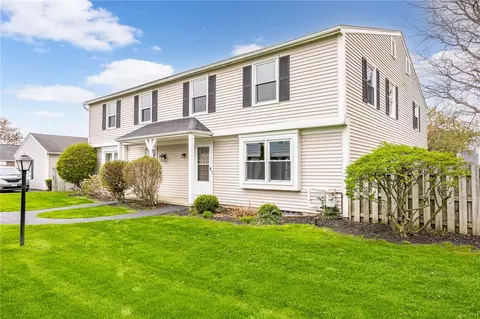 85 Springwood Dr, Webster, NY 14580