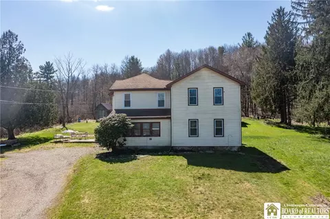 2743 Riverside Rd, Busti, NY 14701