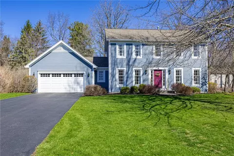 3 Stonefield Pl, Honeoye Falls, NY 14472
