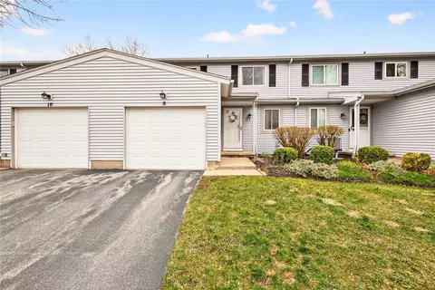 8 Arbor Ct, Perinton, NY 14450