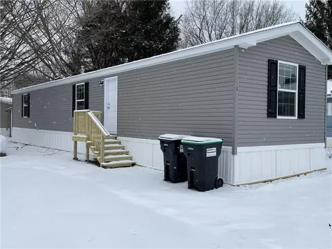 50 Brookside Estates Dr, Jamestown, NY 14701