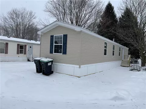 63 Brookside Estates Dr, Jamestown, NY 14701