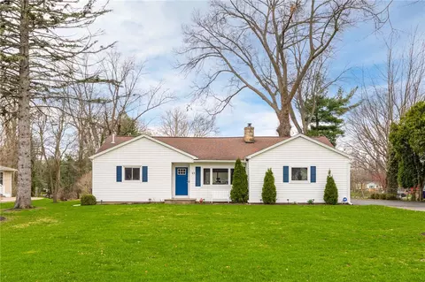 43 Lochnavar Pkwy, Pittsford, NY 14534