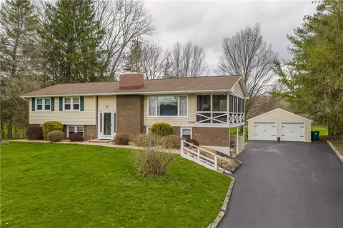 2526 Rush Mendon Rd, Honeoye Falls, NY 14472