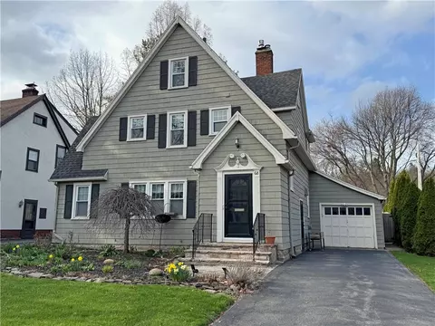 68 Warrington Dr, Rochester, NY 14618