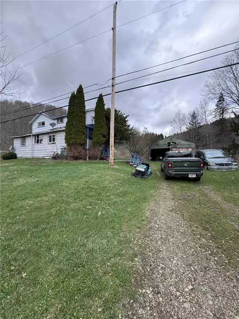 10 Lyman Rd W, Roulette, PA 16746