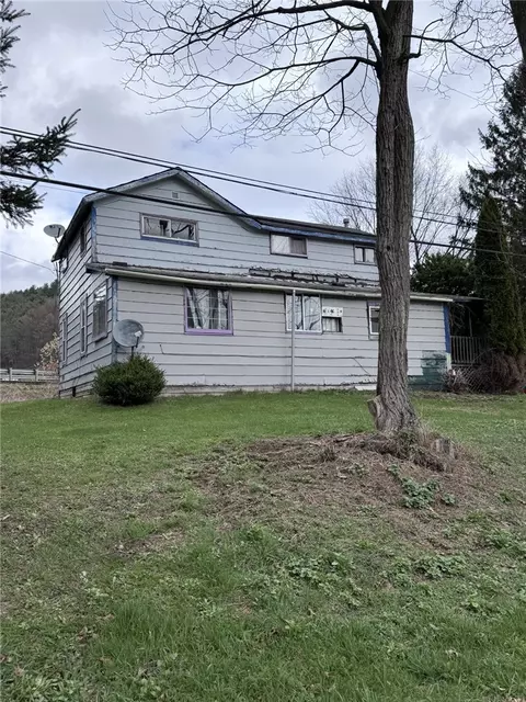 10 Lyman Rd W, Roulette, PA 16746