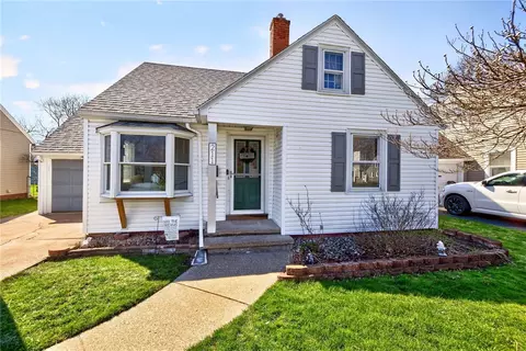 211 Cabot Rd, Greece, NY 14626