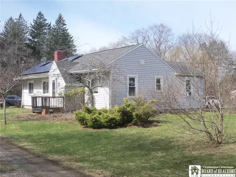 330 Chestnut St, Pomfret, NY 14063