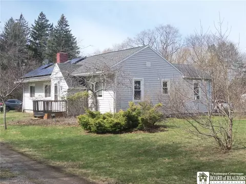 330 Chestnut St, Pomfret, NY 14063