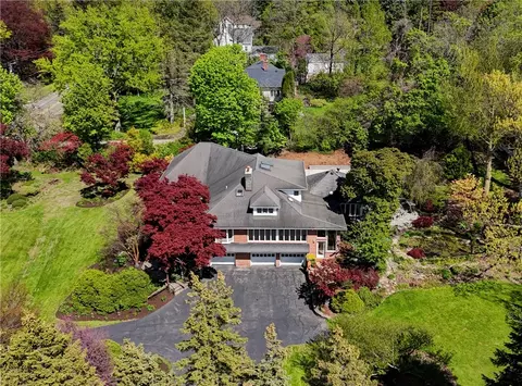 157 W Jefferson Rd, Pittsford, NY 14534