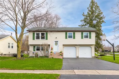 2 Tallwood Dr, Parma, NY 14468