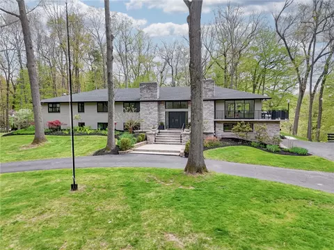 22 Lake Lacoma Dr, Perinton, NY 14534