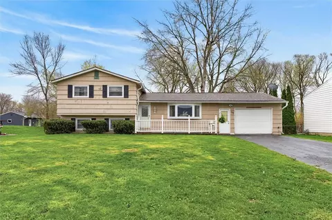 110 Colonnade Dr, Rochester, NY 14623