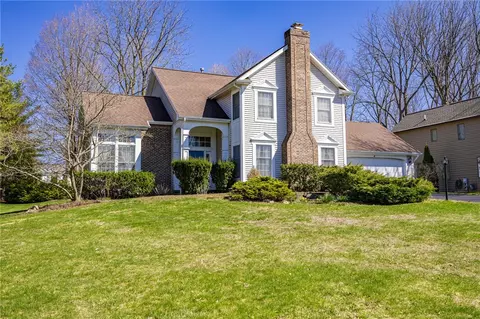 4 S Village Trl, Fairport, NY 14450