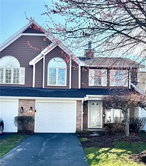 32 Wind Loft Cir, Perinton, NY 14450