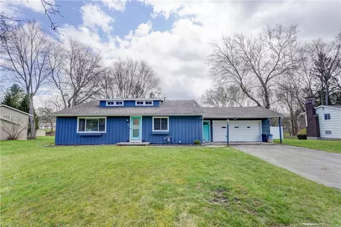 79 Ross Brook Dr, Rochester, NY 14625