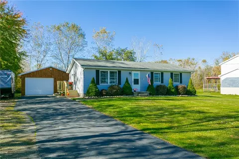 3082 Groth Rd, Murray, NY 14470