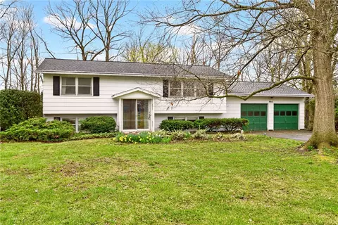 994 Jordan Dr, Palmyra, NY 14522