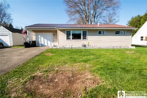 93 E Summit Ave, Busti, NY 14750