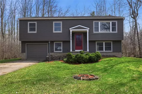 5644 Van Cruyningham Rd, Williamson, NY 14589