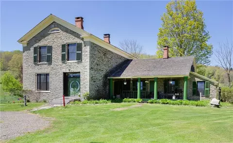 21 Main St, Morris, NY 13808
