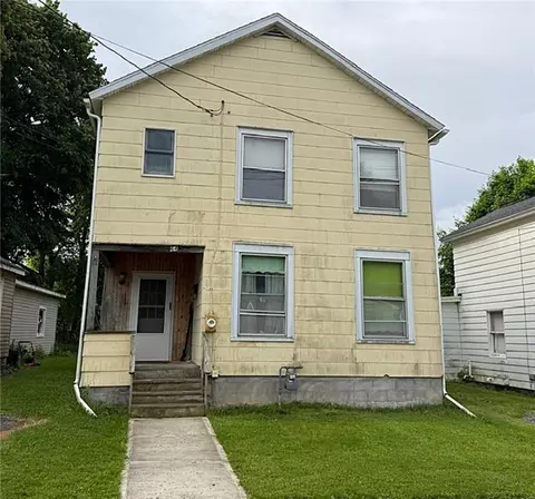64 Walnut St, Auburn, NY 13021