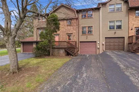 4 Chesterton Ct, Perinton, NY 14450