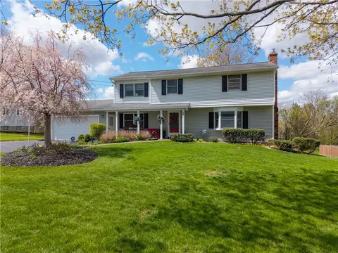 291 Farmview Dr, Macedon, NY 14502