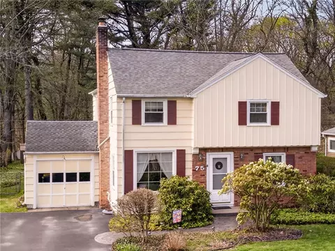 75 Park Ln, Rochester, NY 14625