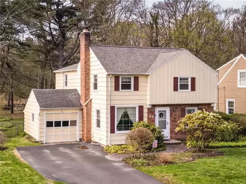 75 Park Ln, Rochester, NY 14625