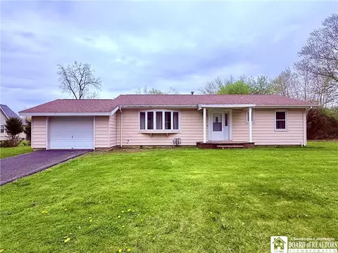 123 Clinton Ave, Pomfret, NY 14063