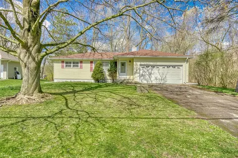 995 Gravel Rd, Webster, NY 14580