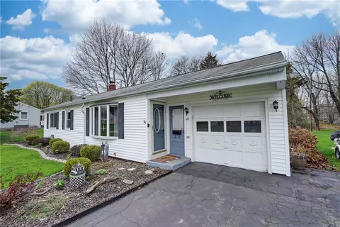 23 Barcrest Dr, Greece, NY 14616