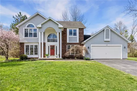 17 Oakshire Way, Pittsford, NY 14534