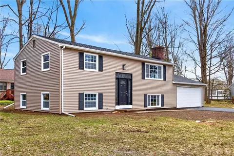 639 Ironwood Cir, Webster, NY 14580