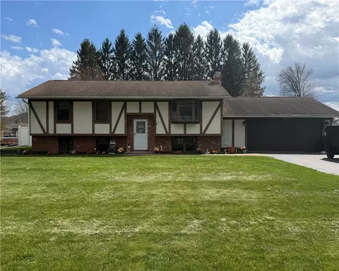 6 Redwing Ln, Horseheads, NY 14845