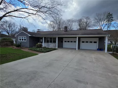 7 Locust St, Bath, NY 14810