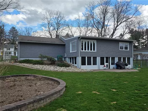 7 Locust St, Bath, NY 14810