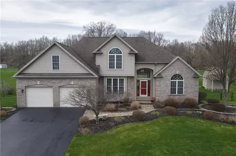 57 Winding Country Ln, Parma, NY 14559