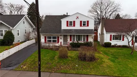 39 Standish Rd, Greece, NY 14626