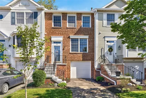 32 Jordache Ln, Ogden, NY 14559