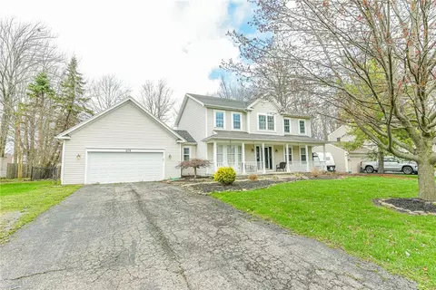 279 Macintosh Dr, Greece, NY 14626