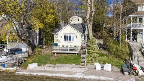 4338 E Lake Rd, Livonia, NY 14487