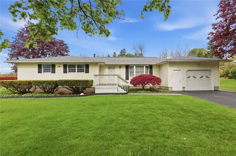 10 Fox Chapel Rd, Henrietta, NY 14467