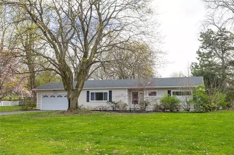 17 Butternut Dr, Pittsford, NY 14534