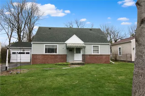 89 Alpine Rd, Greece, NY 14612