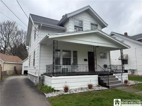 28 Cleveland Ave, Pomfret, NY 14063